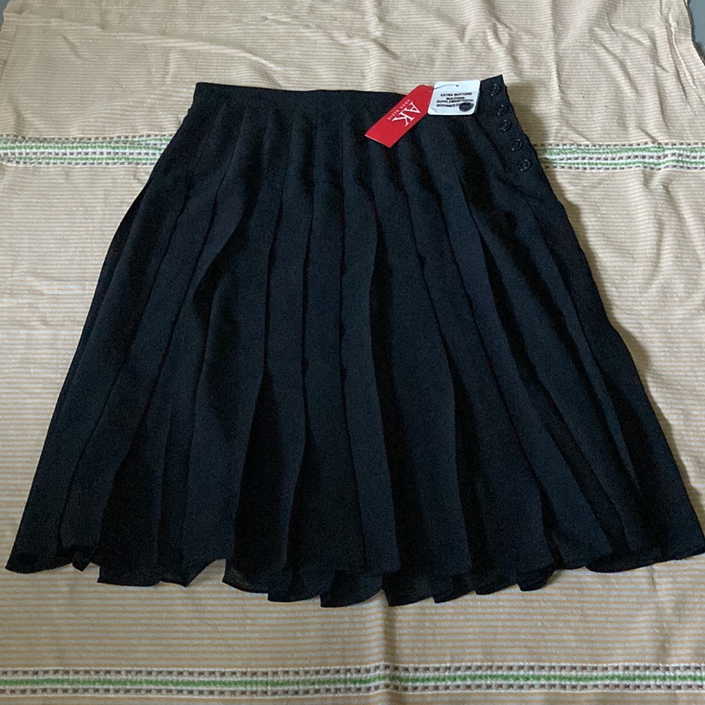 Anne Klein Black Skirt • Size 6 • NWT